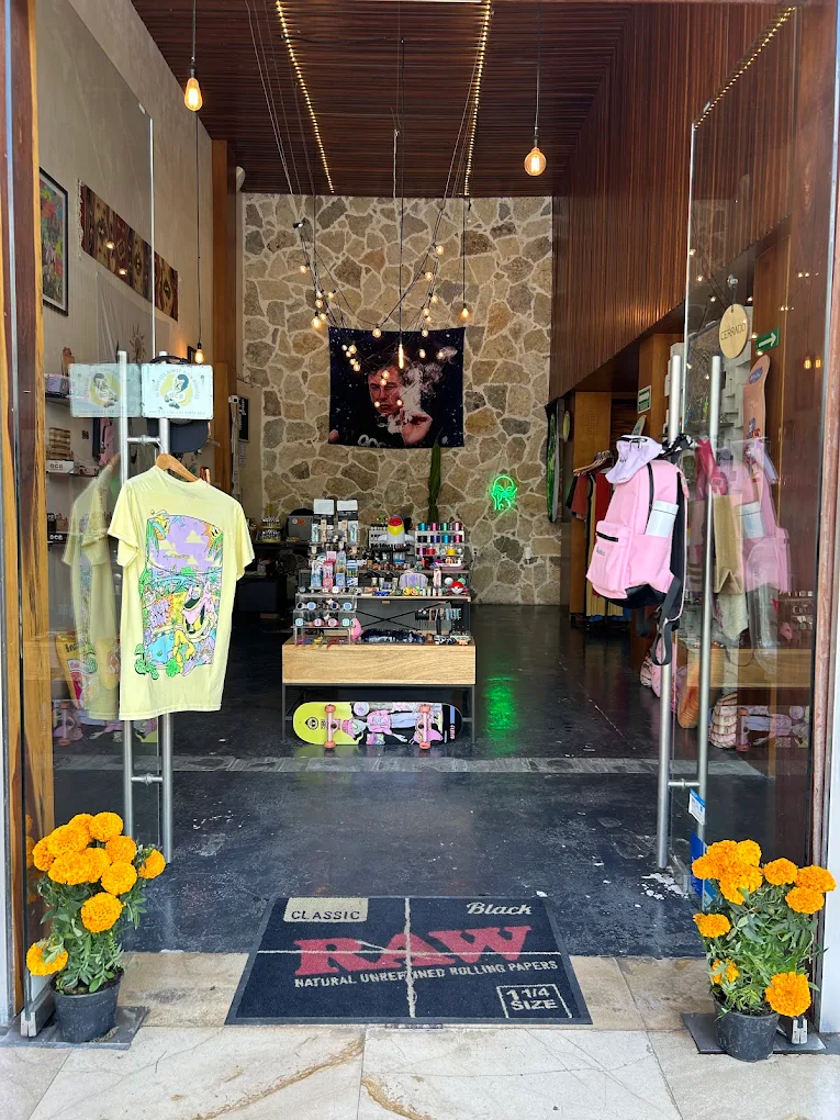 SMOKE.38 storefront on Quinta Avenida, Playa del Carmen